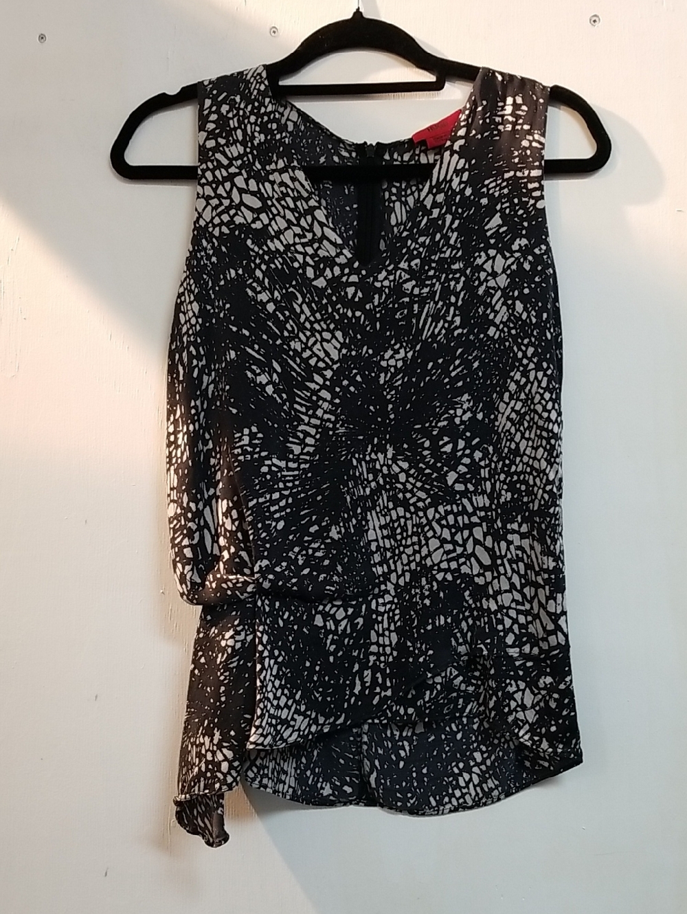 Hugo Boss Black and White Abstract Sleeveless Blouse